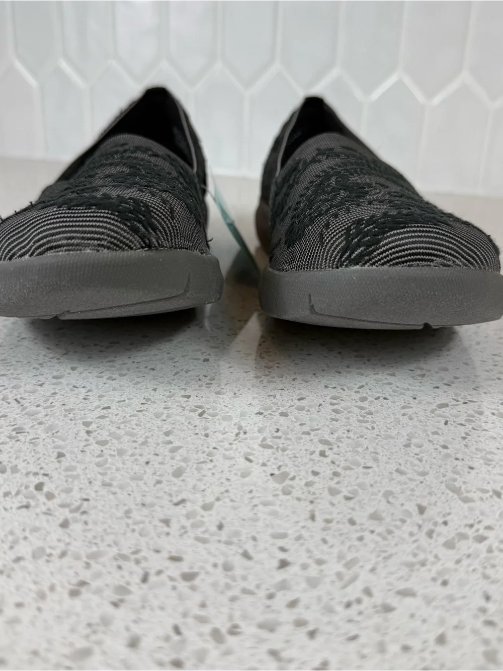 NWT Baretraps Kessie Memory Foam Slip On Comfort Flats Gray Black Womens 6M